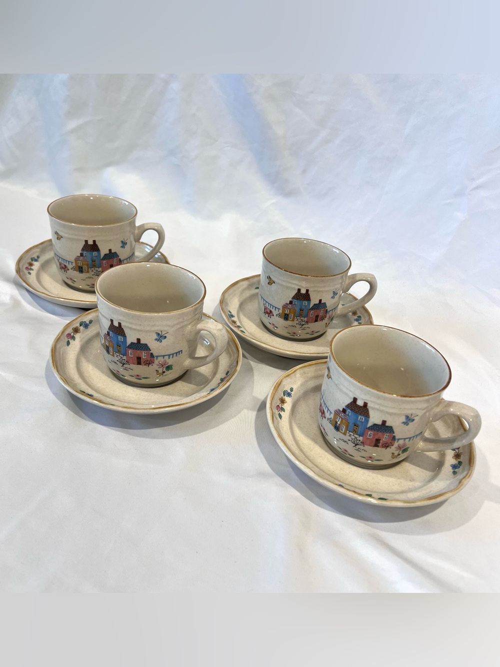 Vintage International Heartland Village 4 Tea Cup Saucer Sets Made in Japan